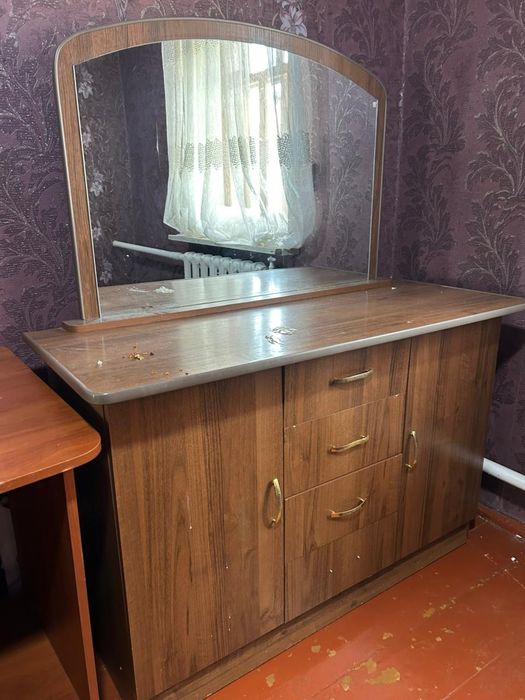 Продается старая мебель