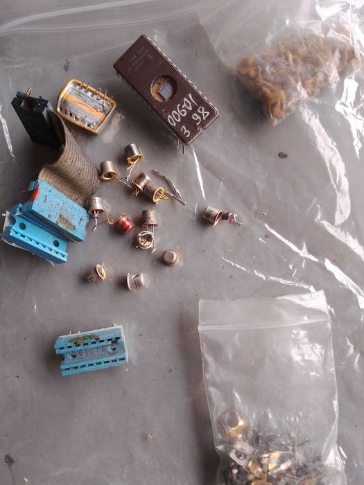 продам транзисторы кт 201  814 св диоды ссср контакты тех серебро