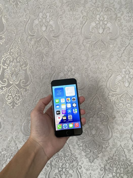 Продам срочно iPhone SE 64GB