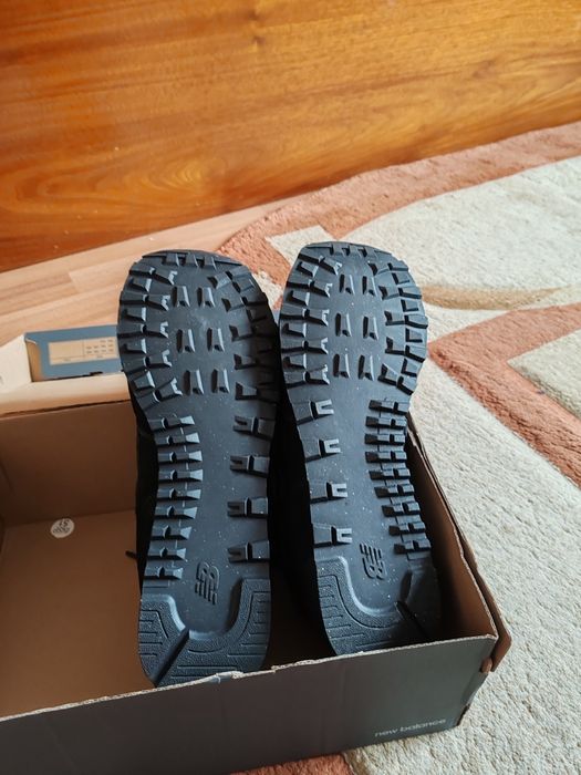 Vînd pantofi sport New balance.