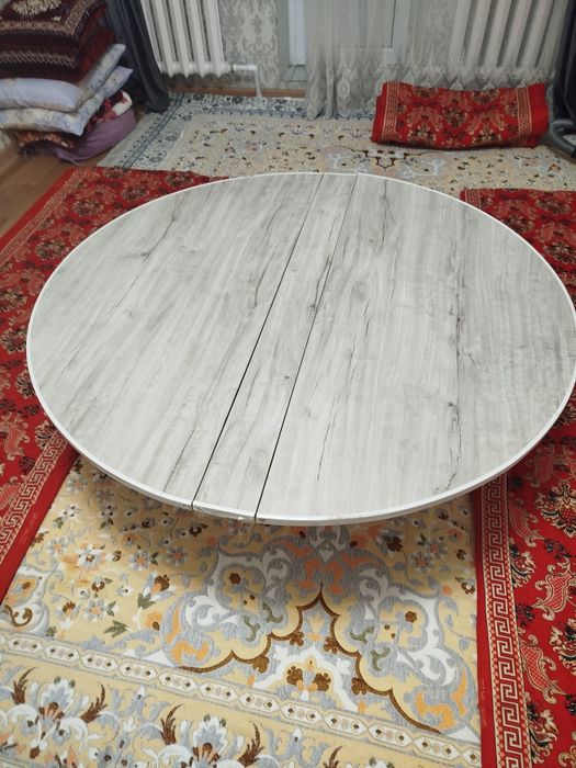 Продам стол и штор