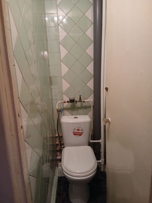 Сотувда дом  4 хона темир йул колледж якинида вокзал