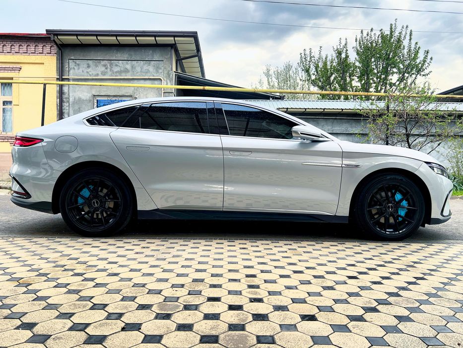 Спортивные суппорта, накладки на тормоза автомобиля