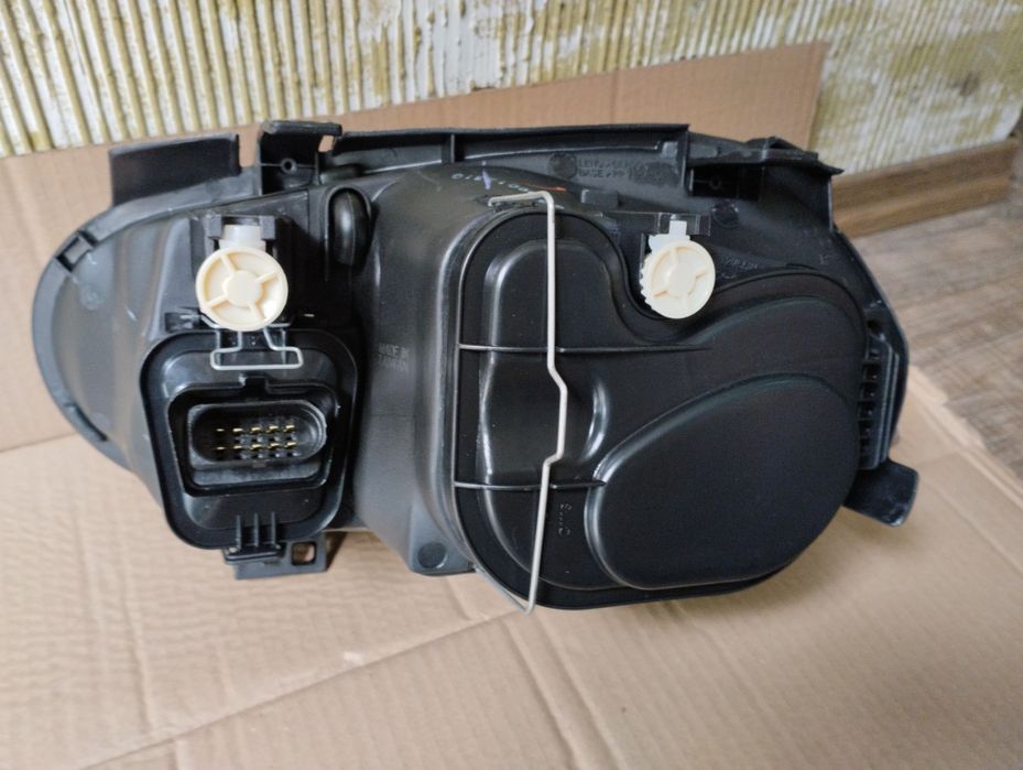 ФАРОВЕ нови за VW Golf 4 ЧЕРНИ нови фарове с халоген ГОЛФ 4