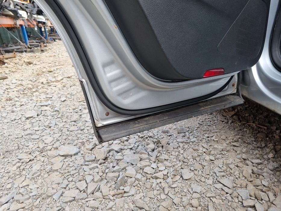 Usa Stanga Spate Volkswagen Tiguan 5N - SUV 4 Usi SILVER (1481)