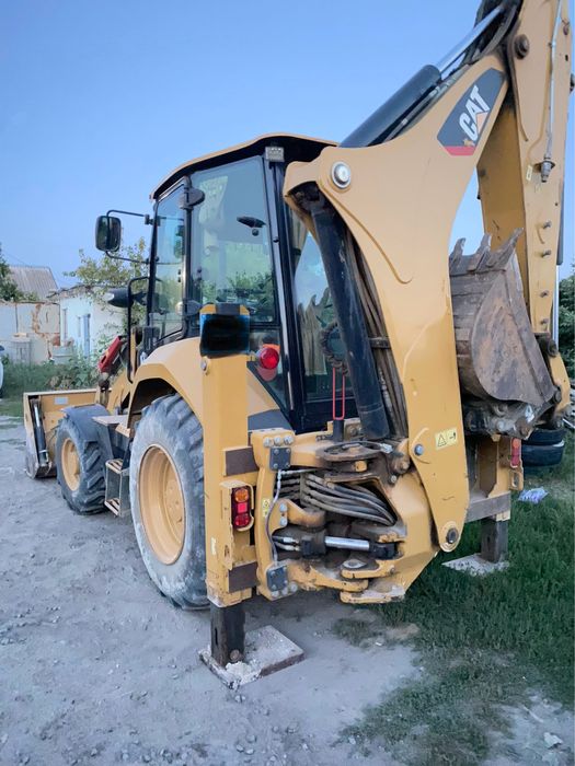 Экскаватор-погрузчик