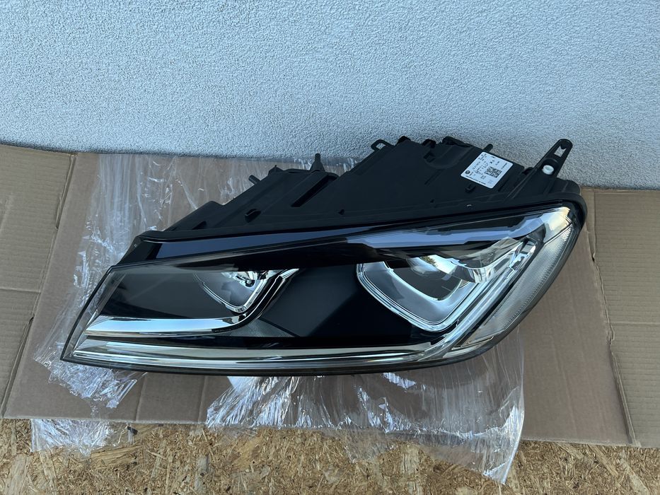 Far stanga VW Touareg 7P Facelift Xenon Adaptiv + LED Original NOU NOU