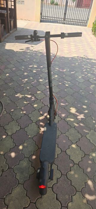 Trotineta electrica Xiaomi Electric Scooter 4 Pro Gen 2, autonomie 60 km, 25 km/h, anvelope 10 inch, negru, garantie pana in octombrie