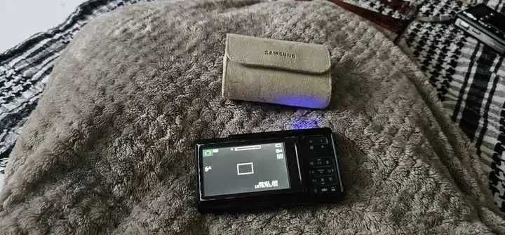 aparat foto Samsung I70 7.2MP Slider Digital Camera