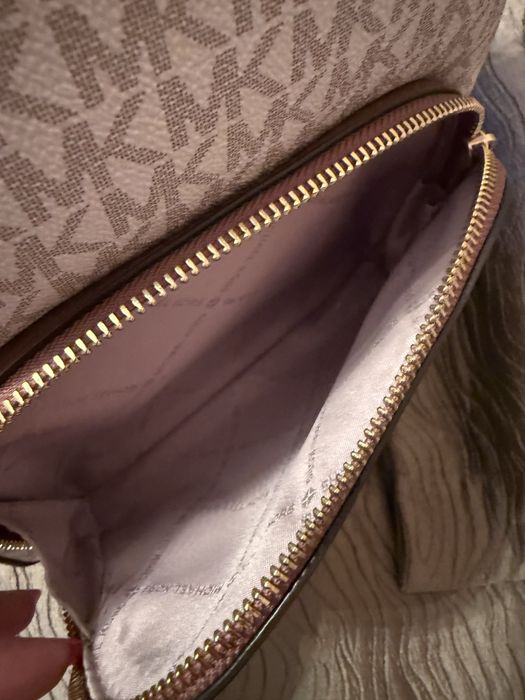 Продавам раница Michael kors