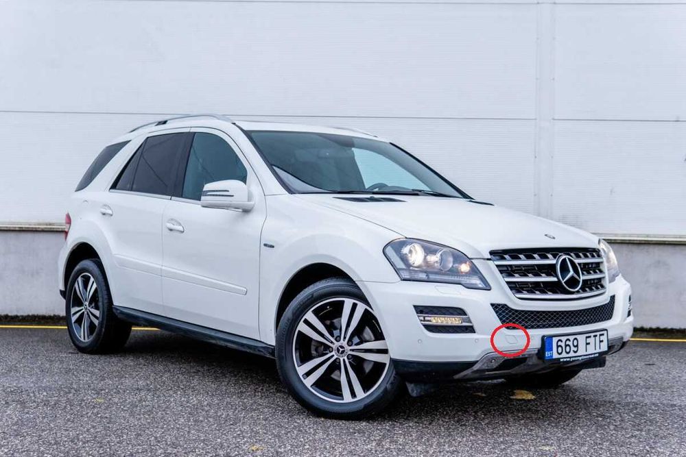 Капачка предна броня кука теглич Mercedes ML W164 фейслифт / facelift