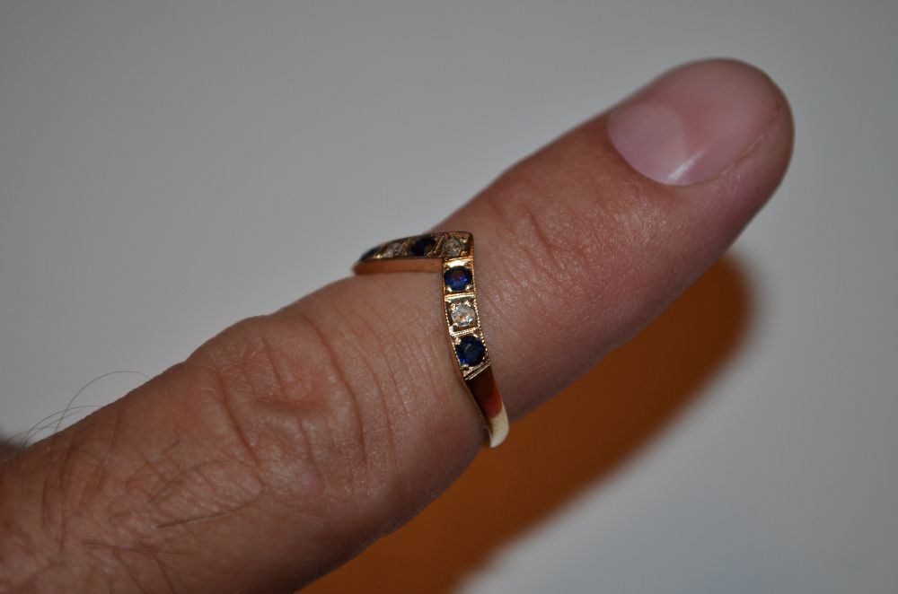 INEL AUR 9K + 3 Diamante = 0.09ct + 4 Safire = 0.16ct -Anglia -Vintage
