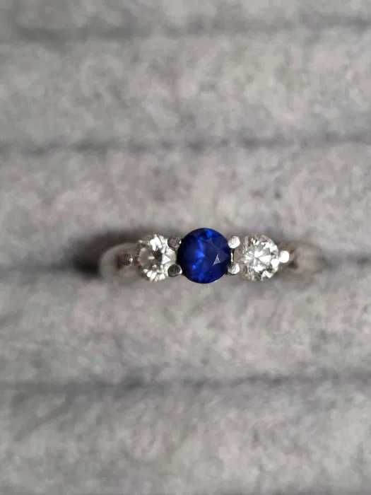 Inel Aur 18 kt cu diamante naturale si safir