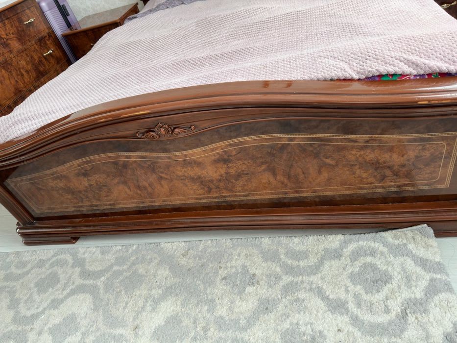 диван 2 местный, шифоньер, 2 комод, зеркало