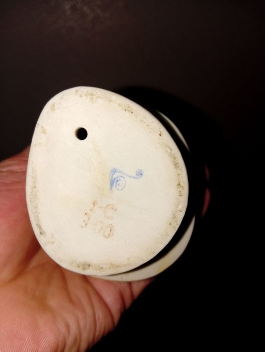 Редкая фарфоровая статуэтка