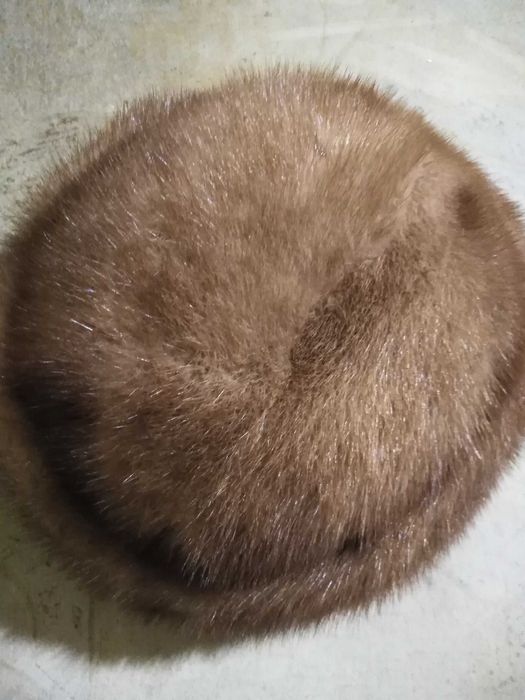 НОВА Дамска шапка от естествена кожа