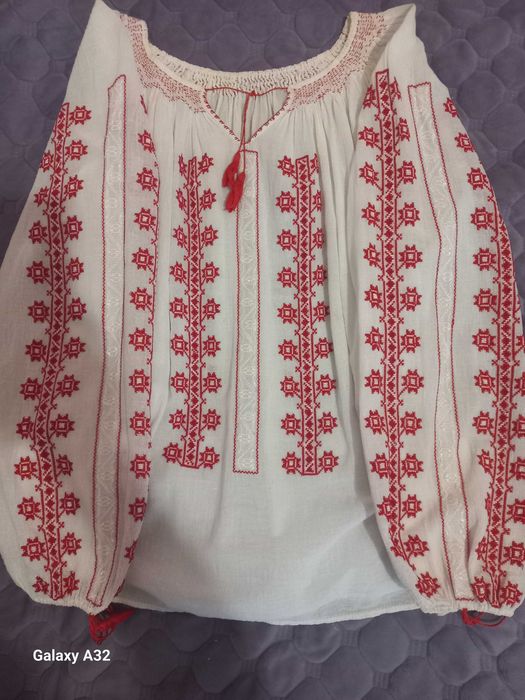 Ie/camasa traditionala cusuta manual