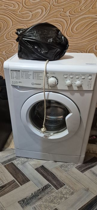 Продам стиралку индезит на запчасти