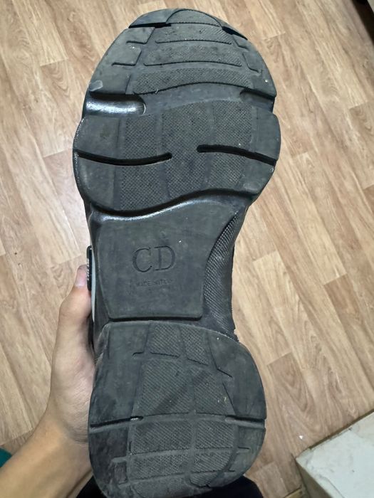 Продам кроссовки Dior b22