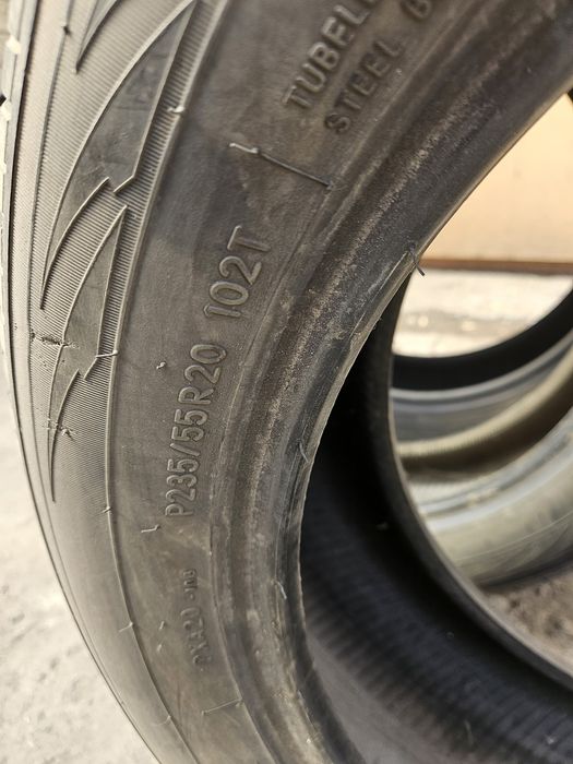 Продам шины Toyo  235 55 R20