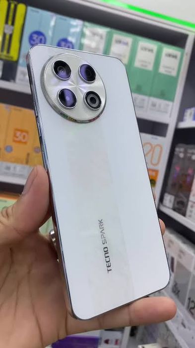 Srochna Tecno Spark 30 Pro sotiladi. 8/128GB