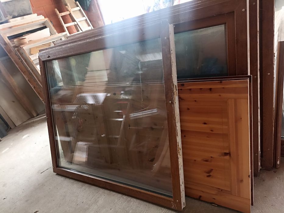 Vând geamuri termopan și hotă