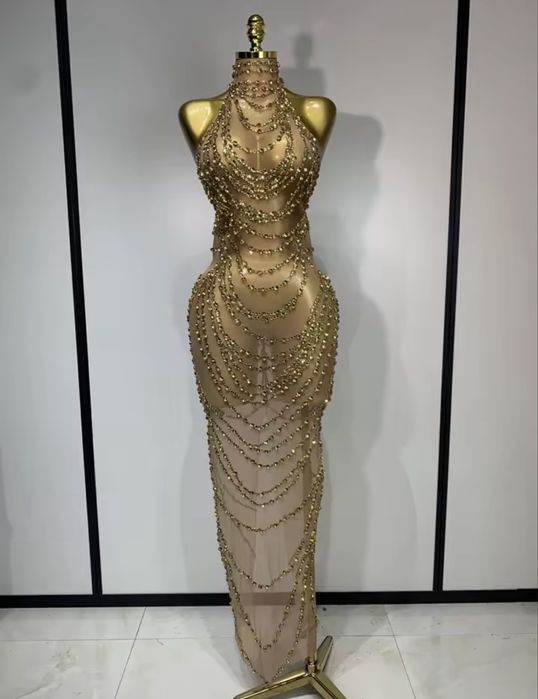 Рокля с камъни с-размер