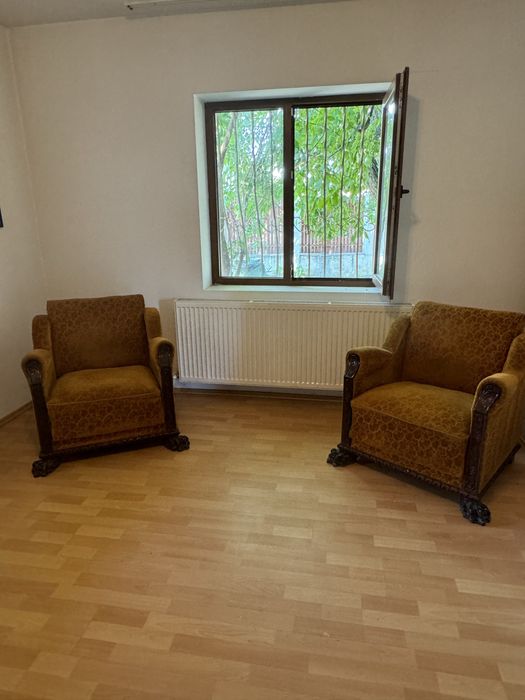 Mobila veche de vanzare