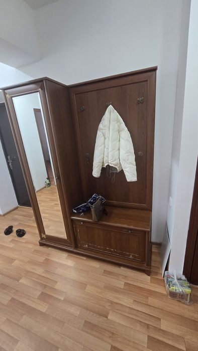 Прихожая со шкафом