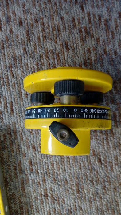 Лазерен нивелир