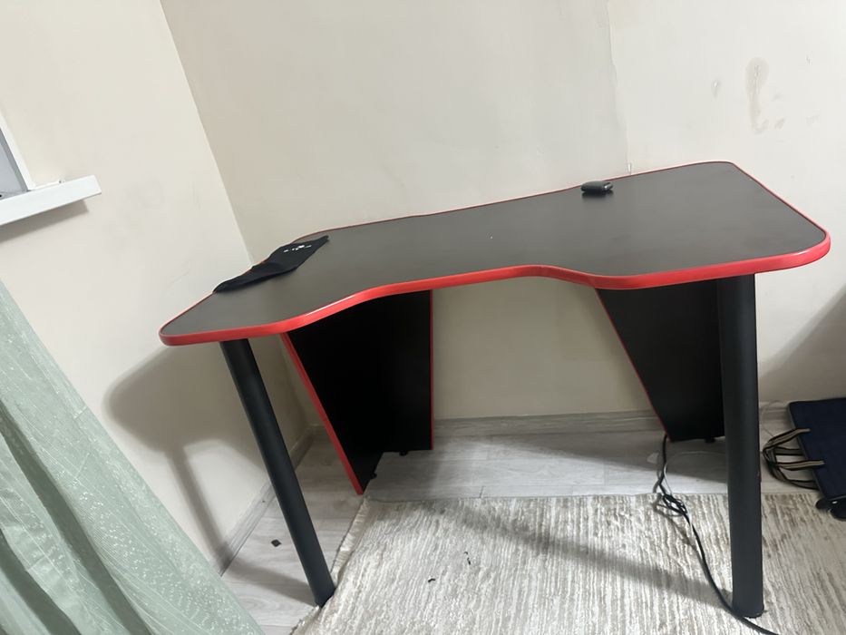 Продам игравое кресло и стол