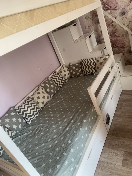 Продам кровать двухярусную