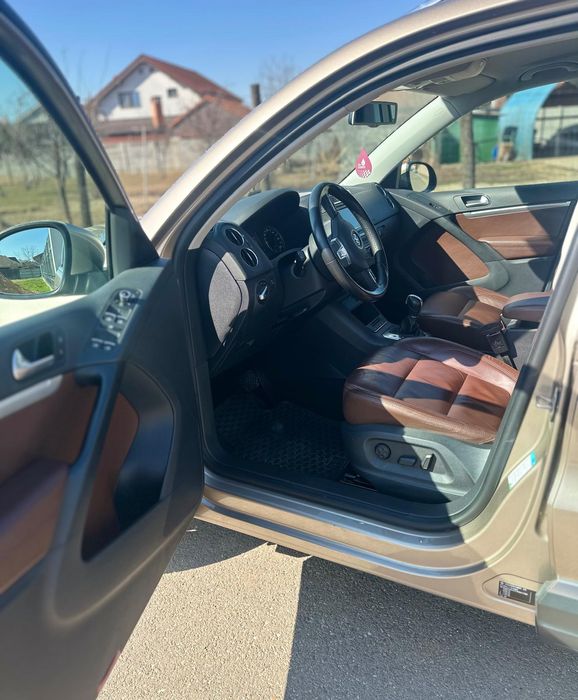 Vând s-au schimb Tiguan