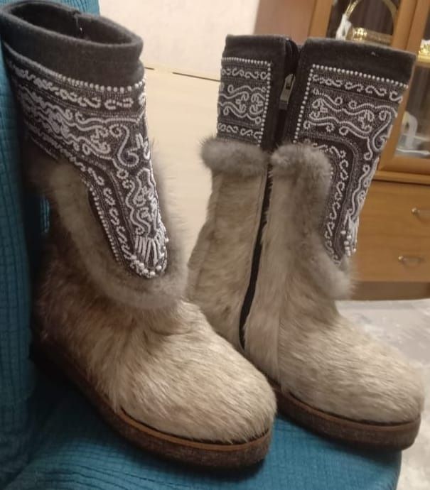 Продам унты новые