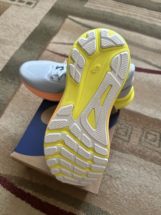 Новые беговые кроссовки асикс