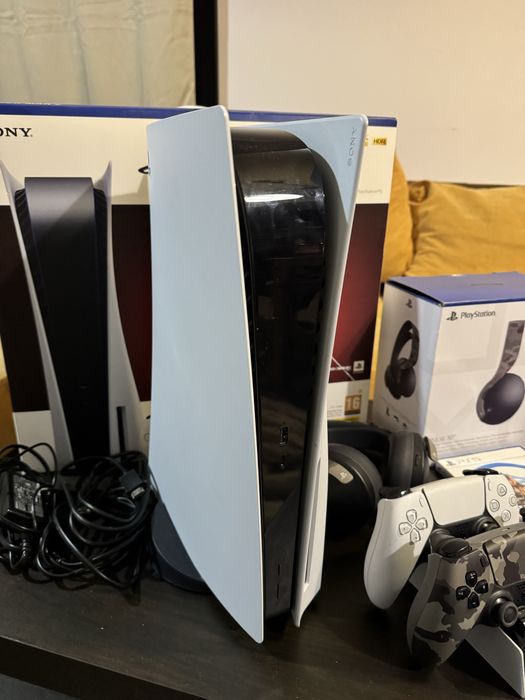 Playstation 5 Disk edition - 2 контролера - слушалки Pulse 3D - 3 игри