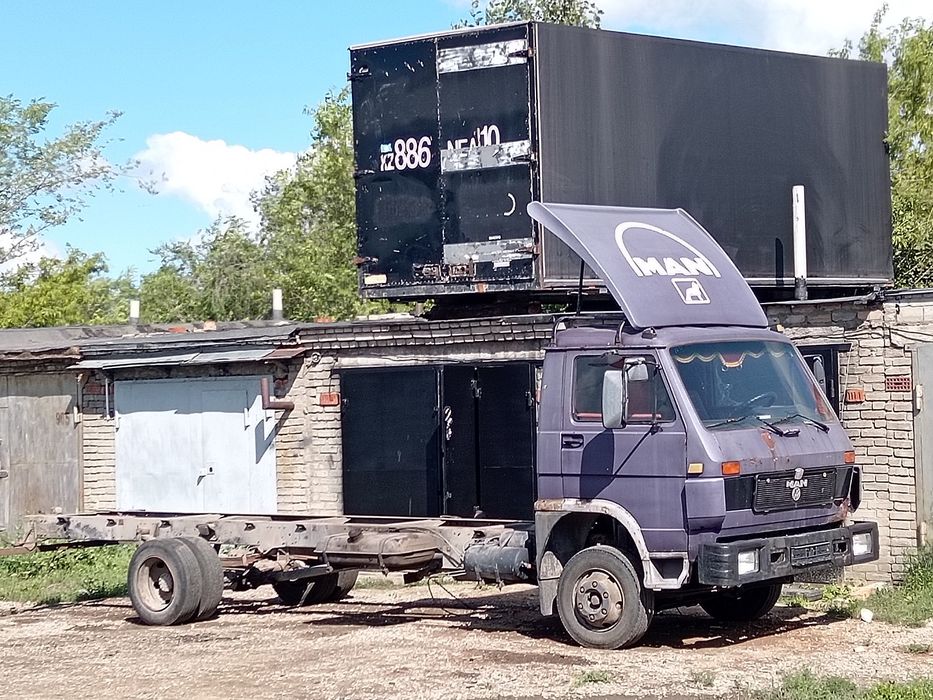 Продам споилер на Ман 8150