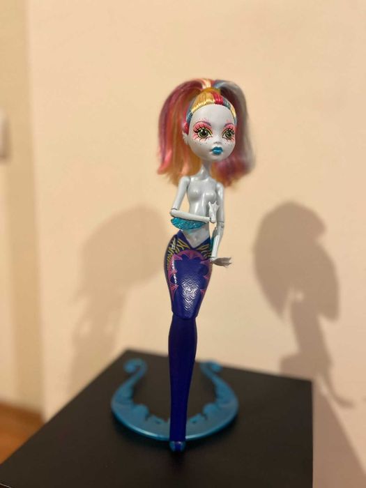 Monster High Great Scarrier Reef Glowsome Ghoulfish Lagoona Blue Doll