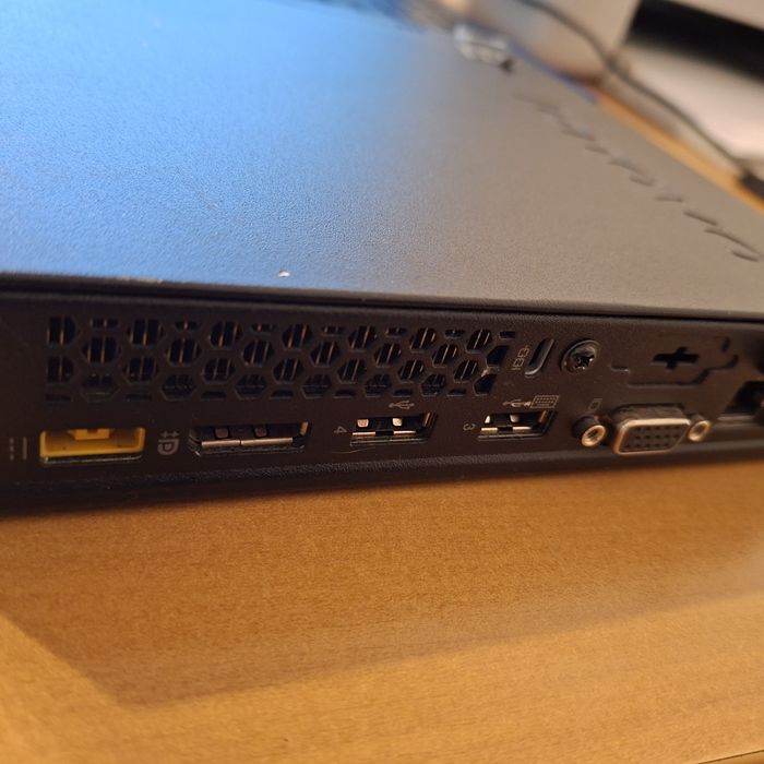 Sistem Mini Pc Lenovo Thnkcenter m73 P, i5 4590 de 3.3 GHz , 8gb, SSD 128gb