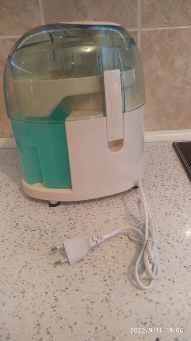 Продам соковыжималку.