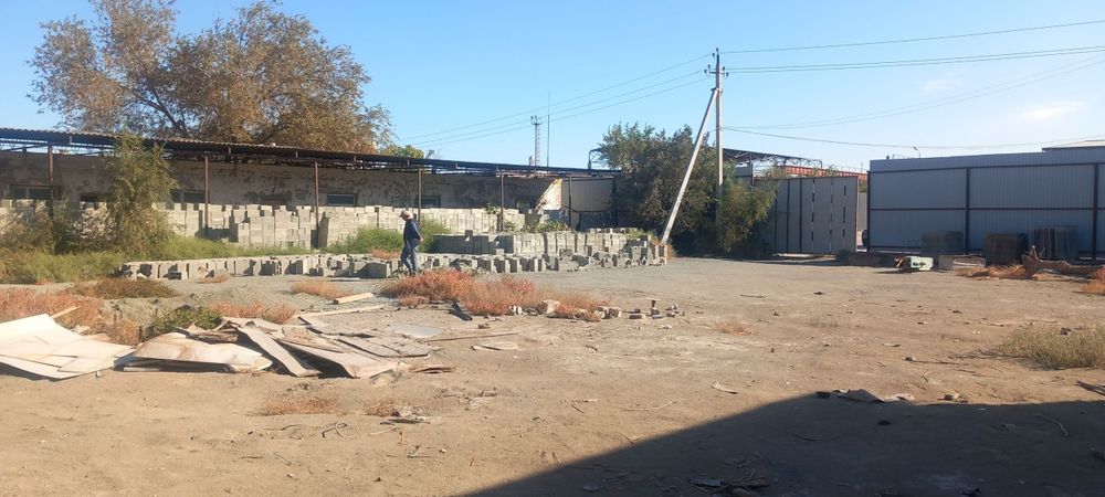 Урганч шахарда ишлаб чикаришга мулжалланган бино ва 20 сотик ер майдон