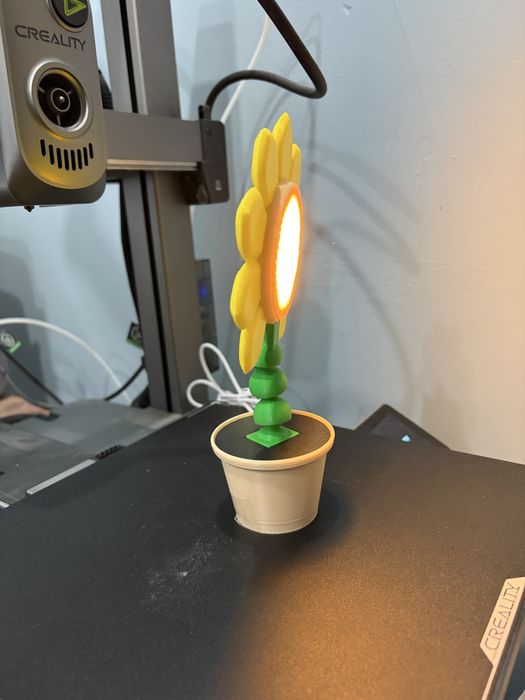 3D принтирана декоративна лампа „Слънчоглед“