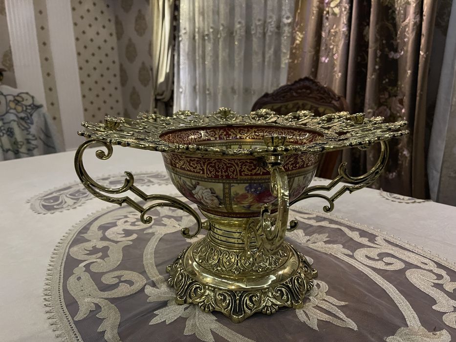 Bronza vaza eron mahsuloti