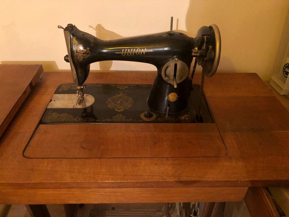 Оригинална крачна шевна машина Union