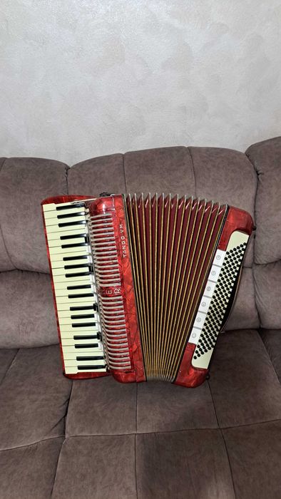 Vând Hohner Tango V M, stare impecabilă, compresie foarte bună.