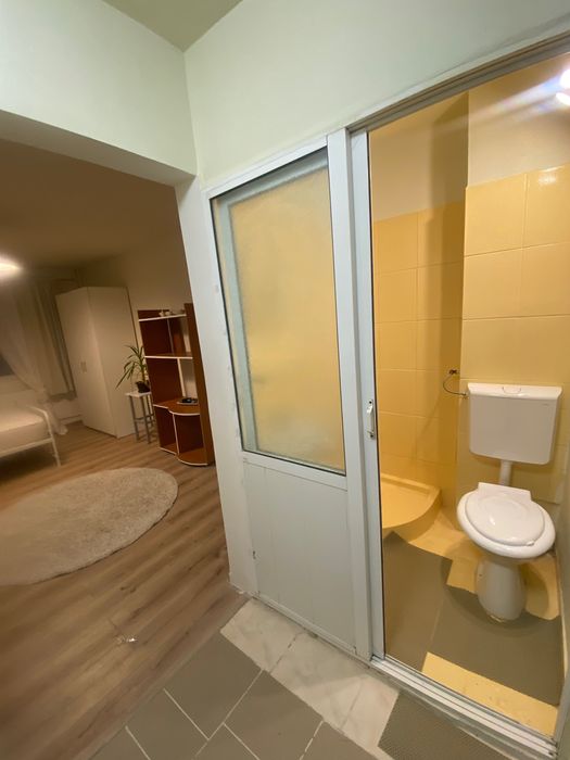Inchiriez garsoniera moderna, mobilata si utilata, in zona Poarta 6