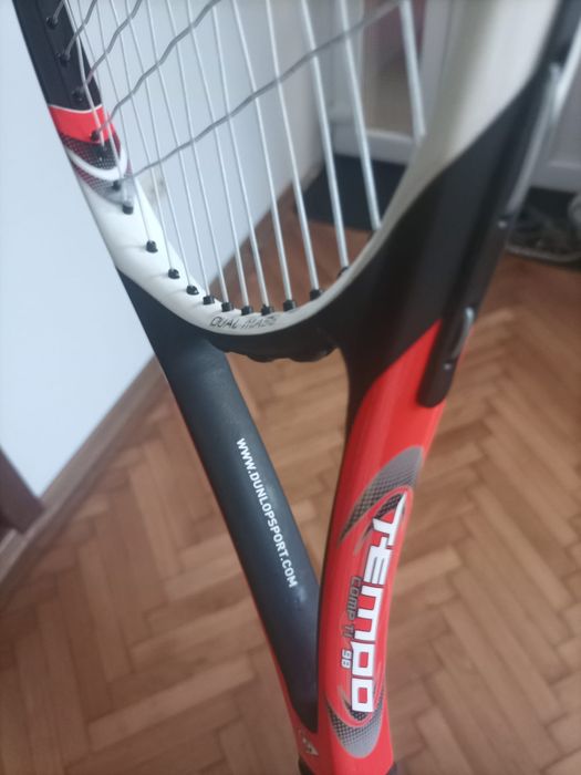 Vând racheta tenis de câmp preț 200 lei