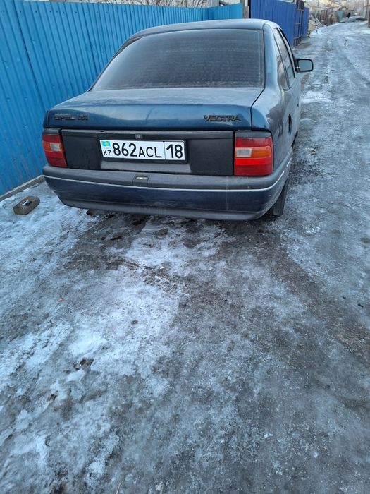 Продам срочно машину Опель Вектра
