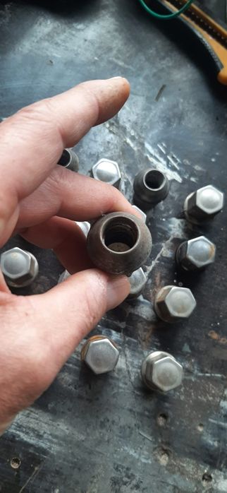 Vând set Șuruburi prezoane M14/1,5 Ford