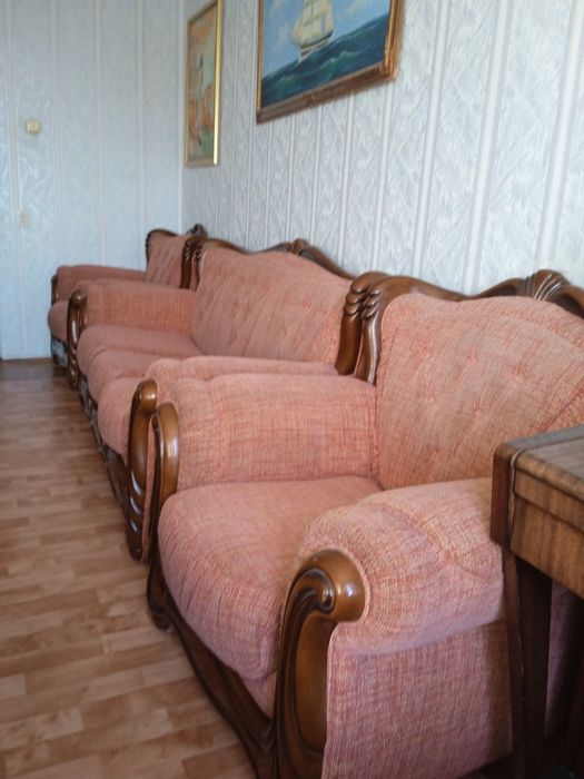 Продаю диван и два кресла